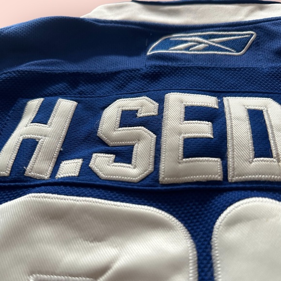 Youth NHL Vancouver Canuck Reebok Youth Hockey Jersey Henrik Sedin #33 Captain - Picture 9 of 9